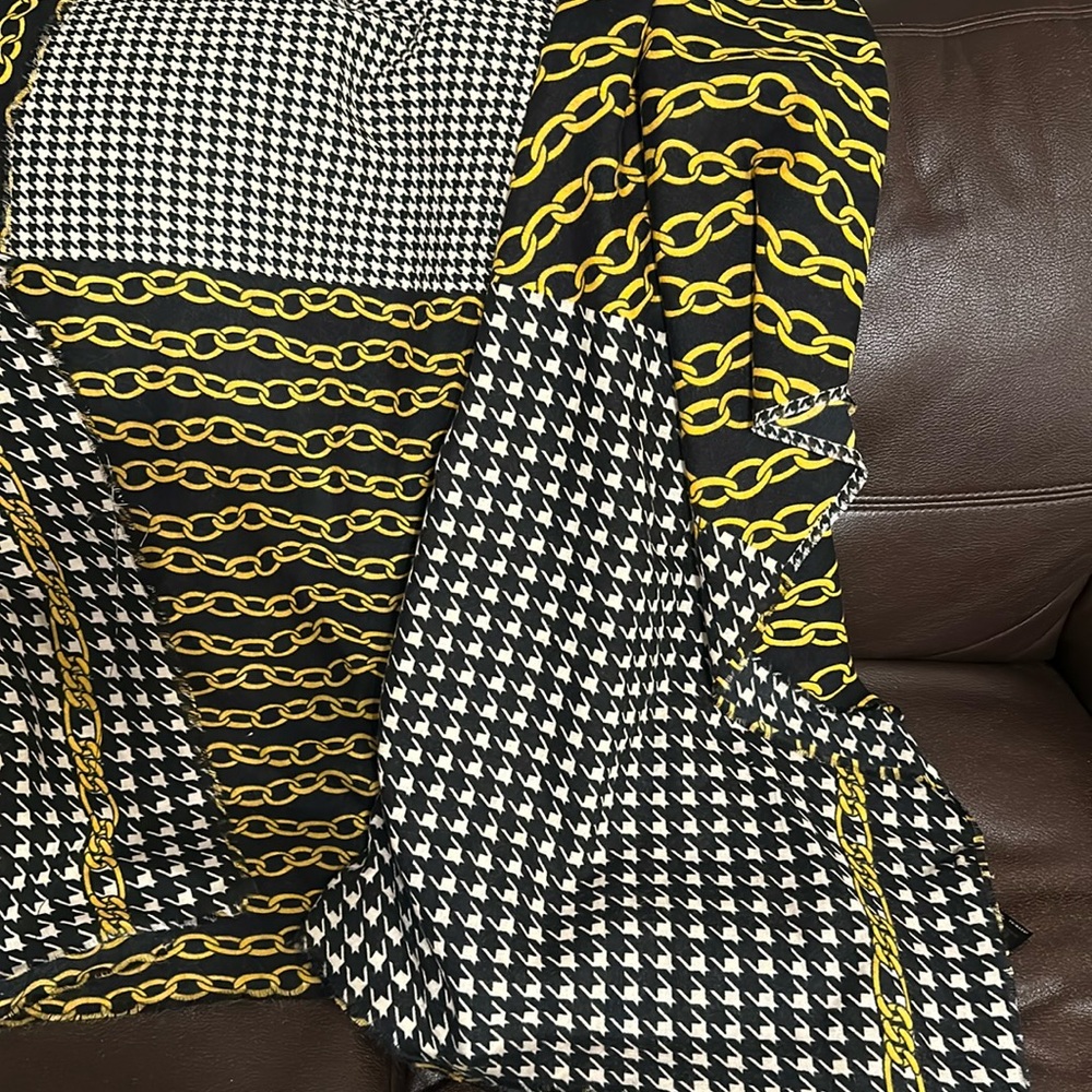 NWOT large black white scarf - chain / houndstooth - oversize - lightweight